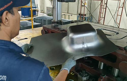1000噸汽車變速箱油底殼拉伸液壓機